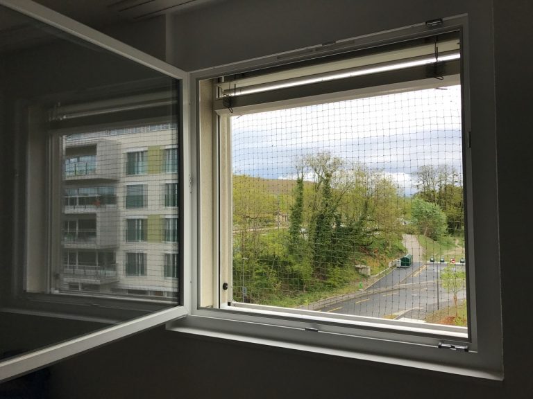 Cadre pour fenêtre avec filet de sécurité pour chat, coulissant, sans